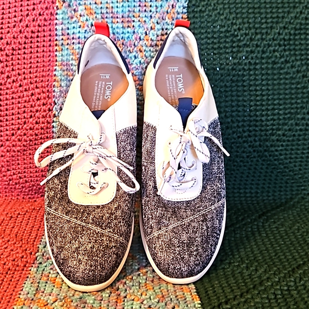 Toms Tennis shoe